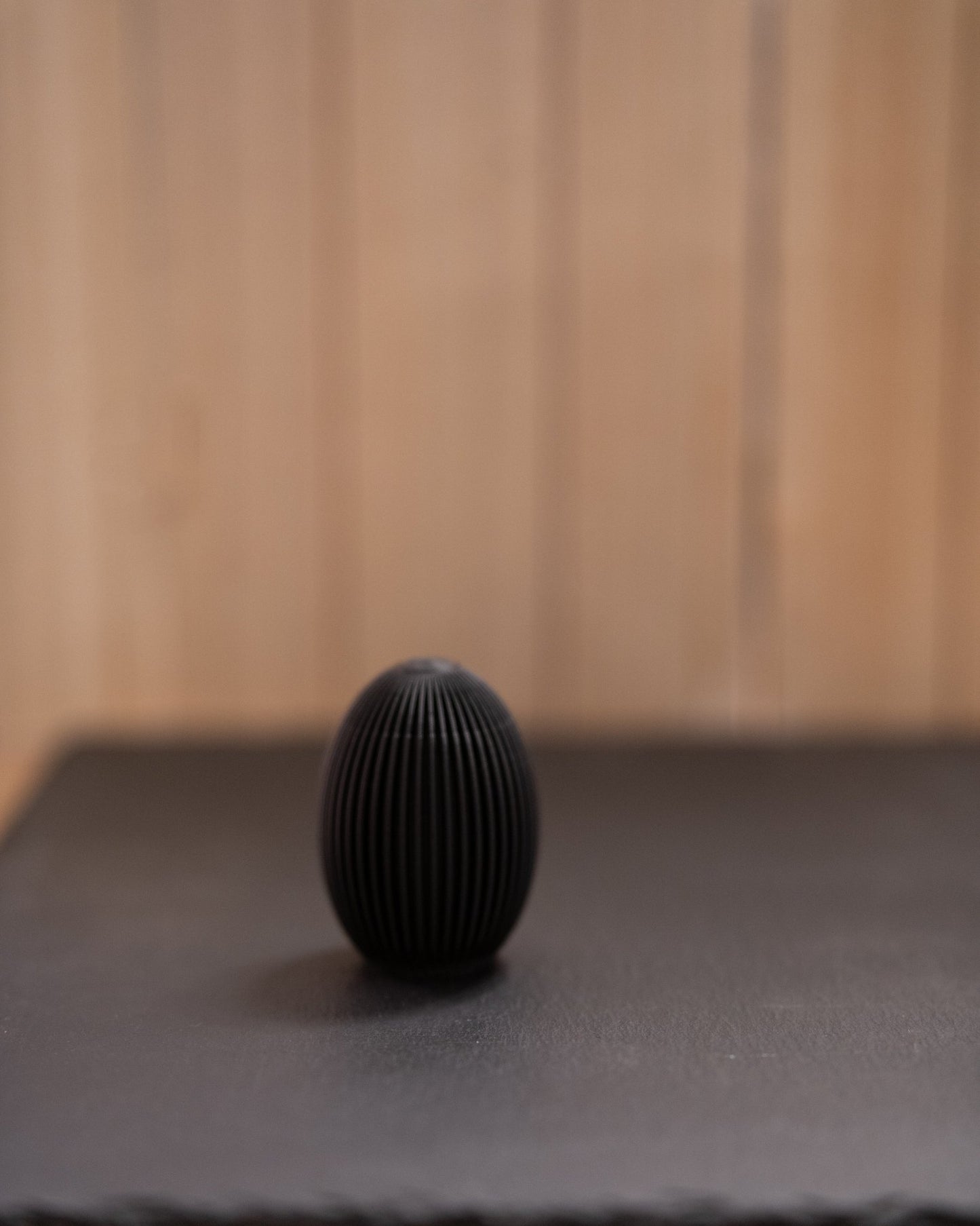 Deko - Ei Skulptur in Lamellen - Optik – Osterdeko - Ribbed Collection - DIMMEL.design