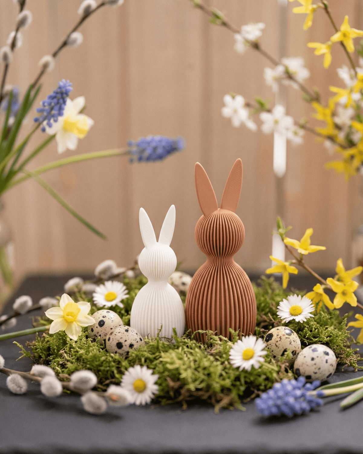 Deko-Hase Skulptur in Lamellen-Optik – Osterdeko - Ribbed Collection